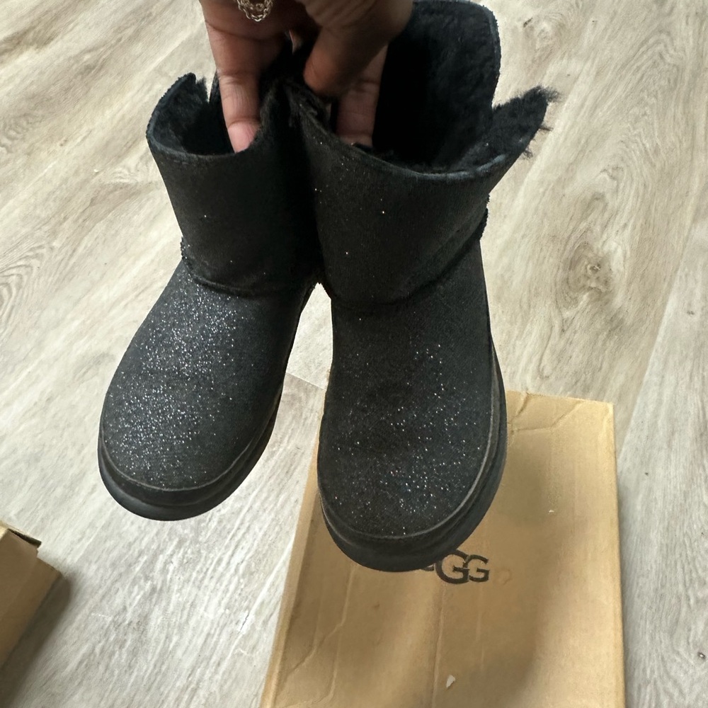 Ugg, black sparkle, toddler size 12